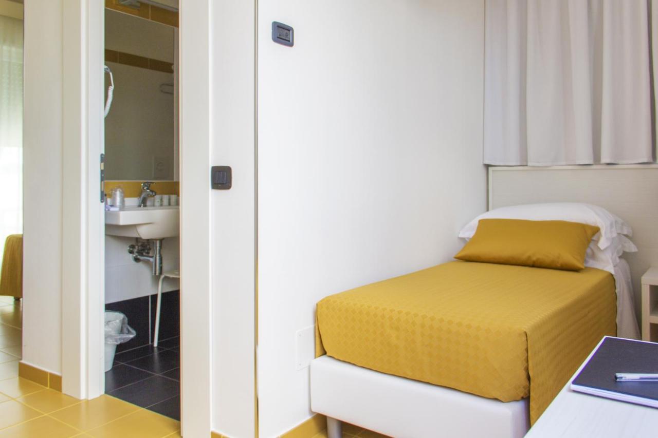 Hotel Villa Chiara Terracina Eksteriør billede