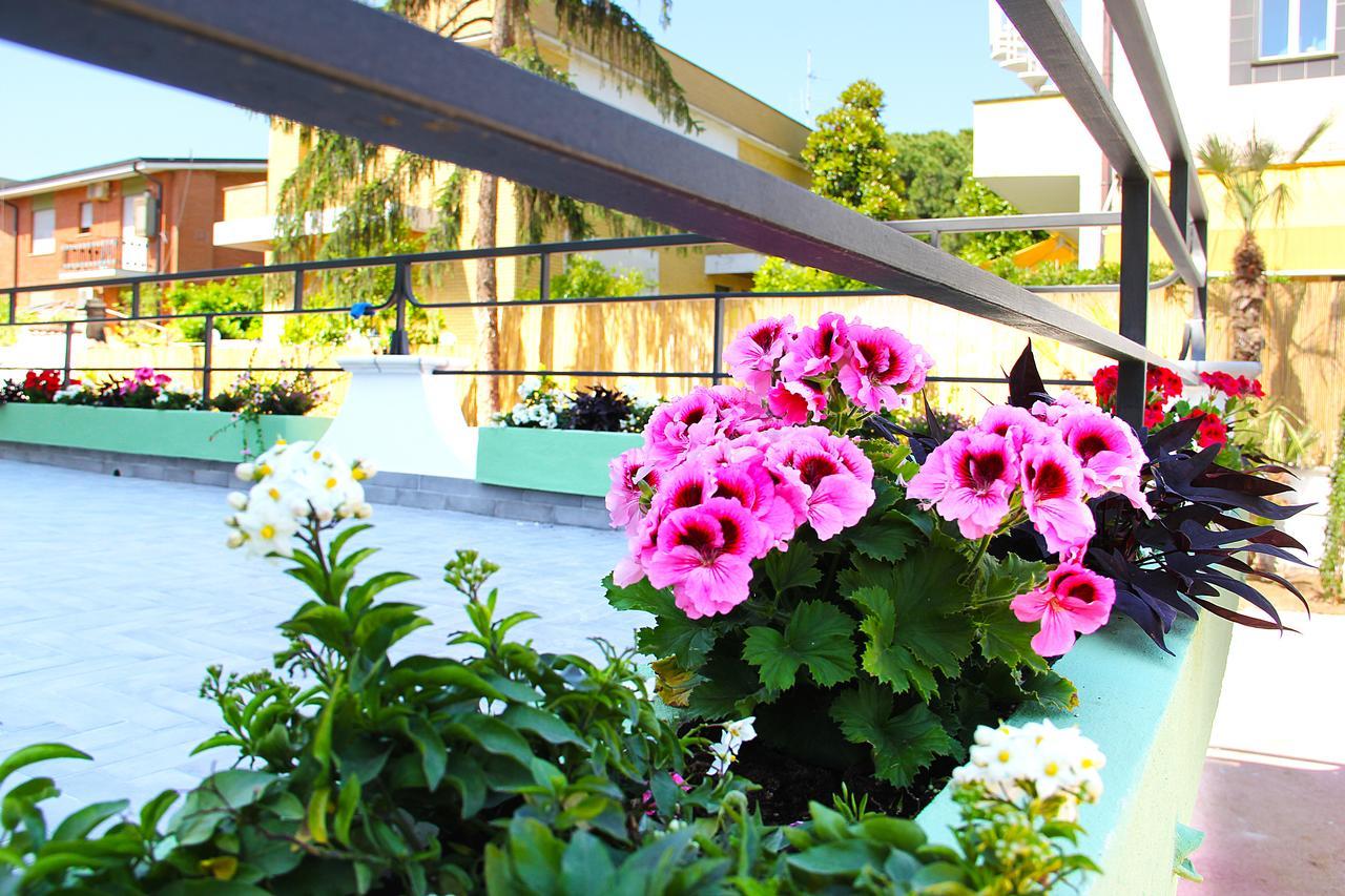 Hotel Villa Chiara Terracina Eksteriør billede
